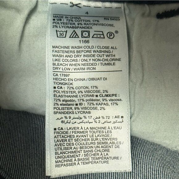 Old Navy Rockstar Super Skinny Ankle Jean Blue Jeans with Distressed Details - Picture 4 of 7